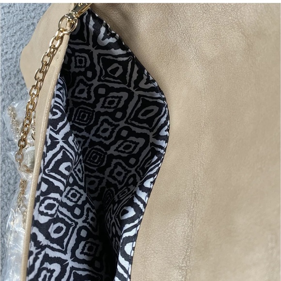NWOT URBAN Expressions Beige Clutch - Picture 8 of 15